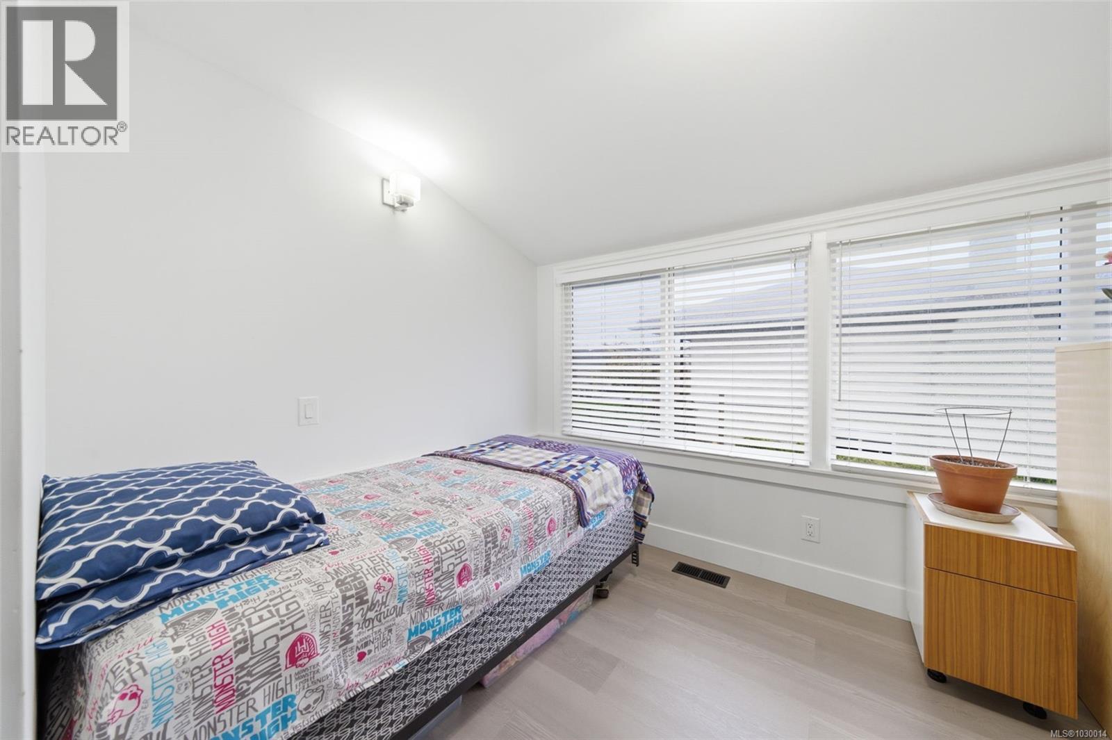  1776 Mckenzie Avenue, Saanich