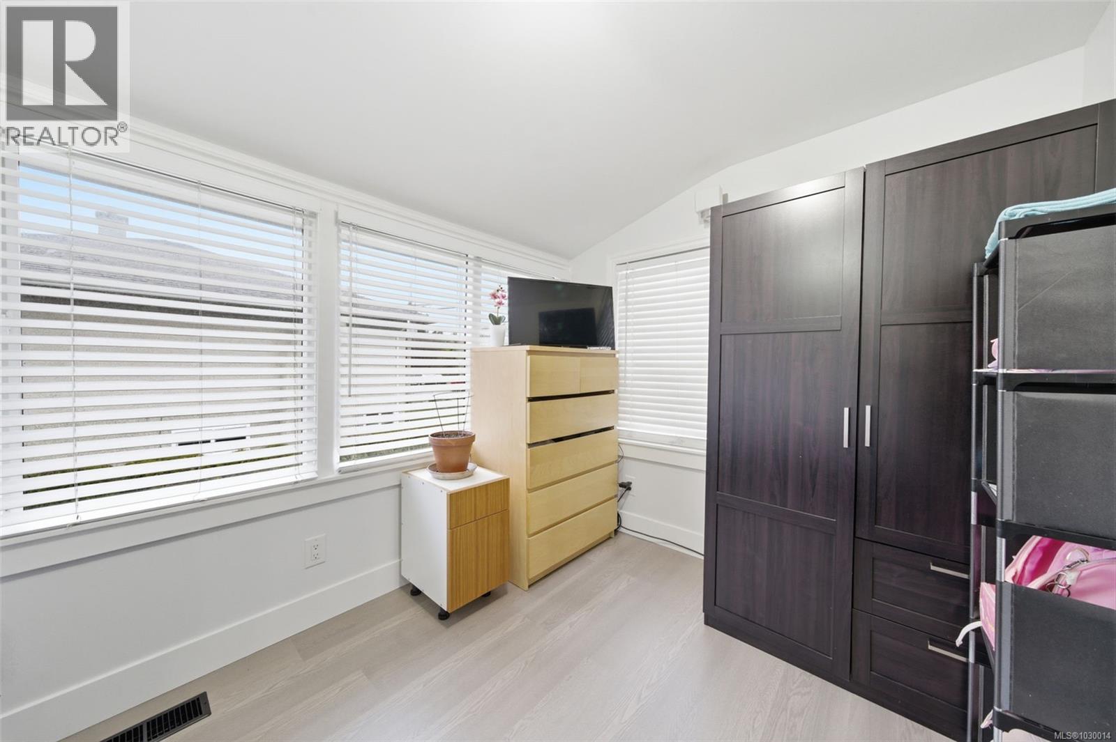  1776 Mckenzie Avenue, Saanich