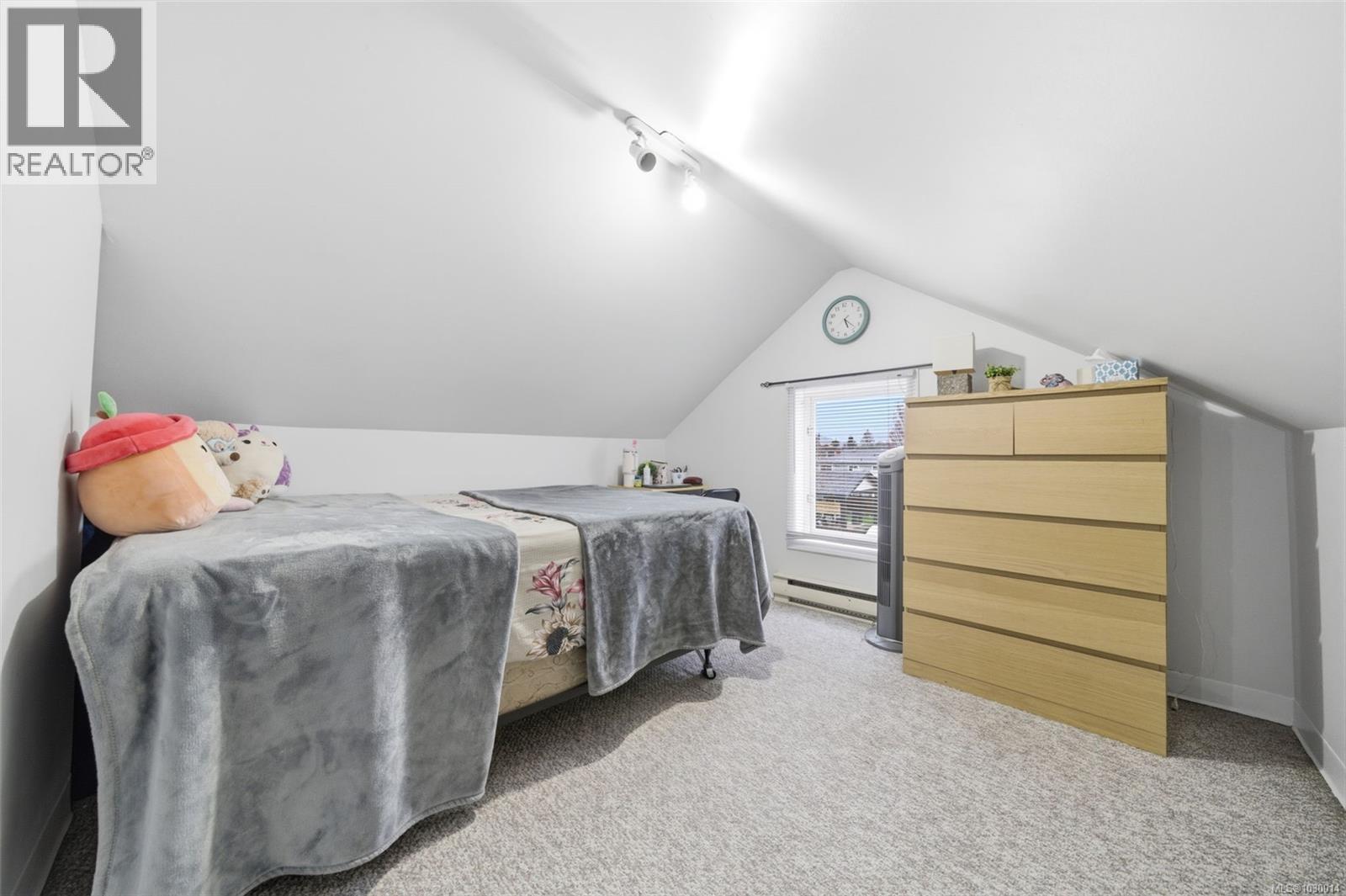  1776 Mckenzie Avenue, Saanich