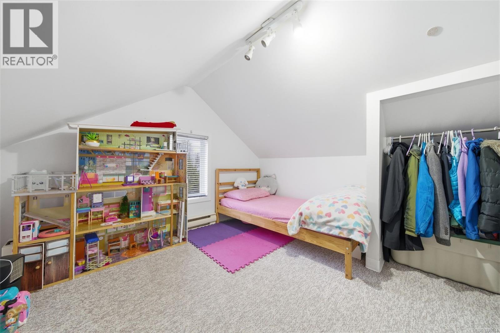  1776 Mckenzie Avenue, Saanich