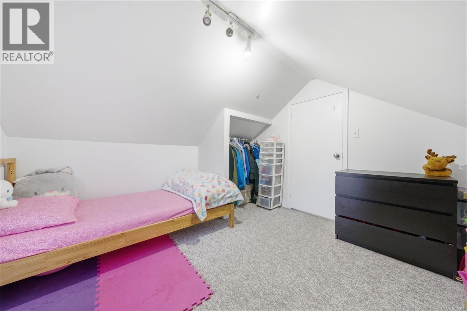  1776 Mckenzie Avenue, Saanich