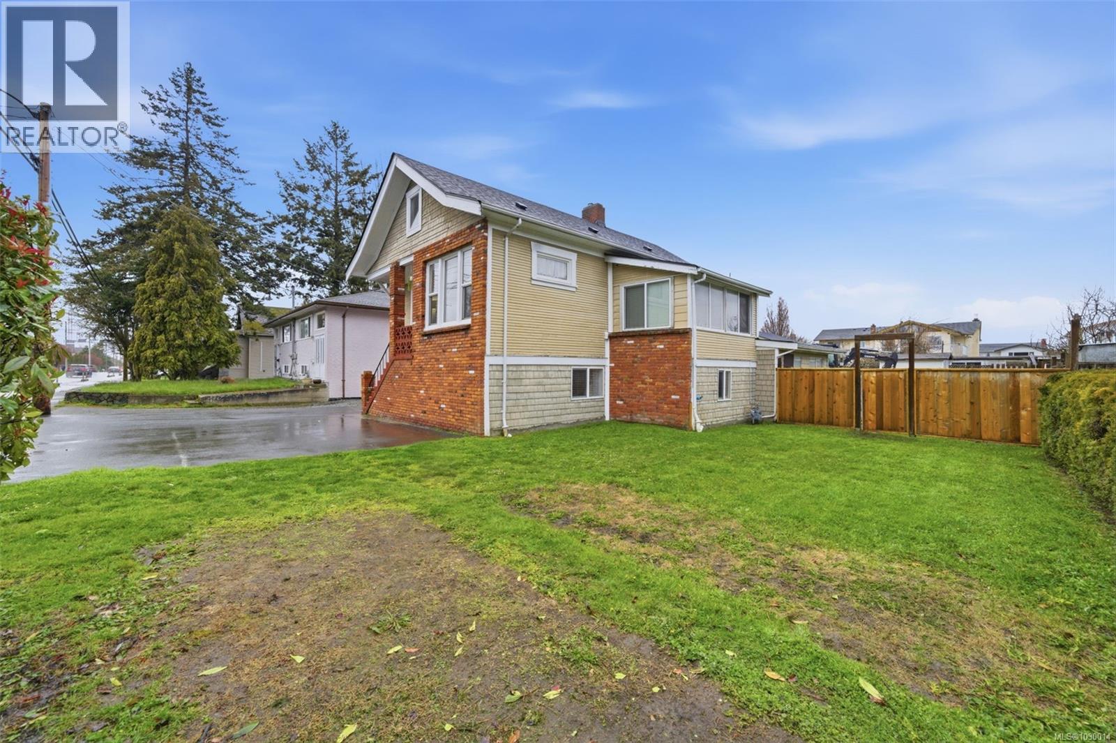  1776 Mckenzie Avenue, Saanich