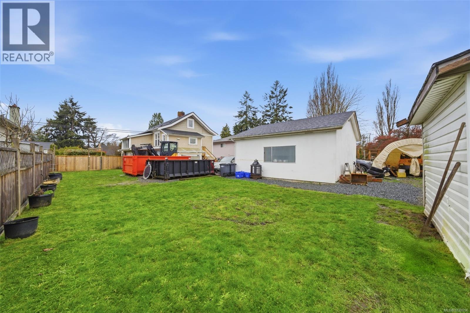  1776 Mckenzie Avenue, Saanich