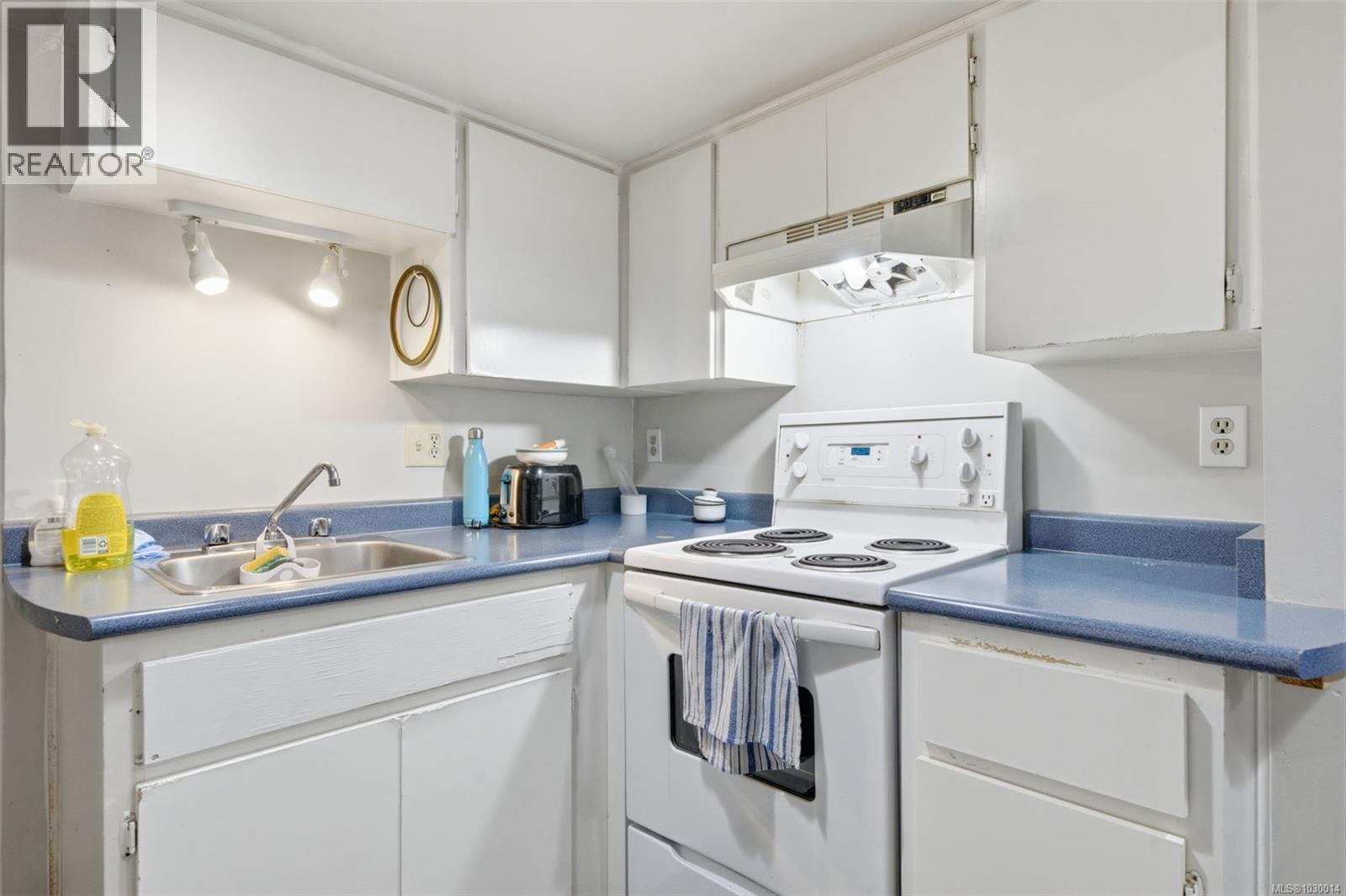  1776 Mckenzie Avenue, Saanich