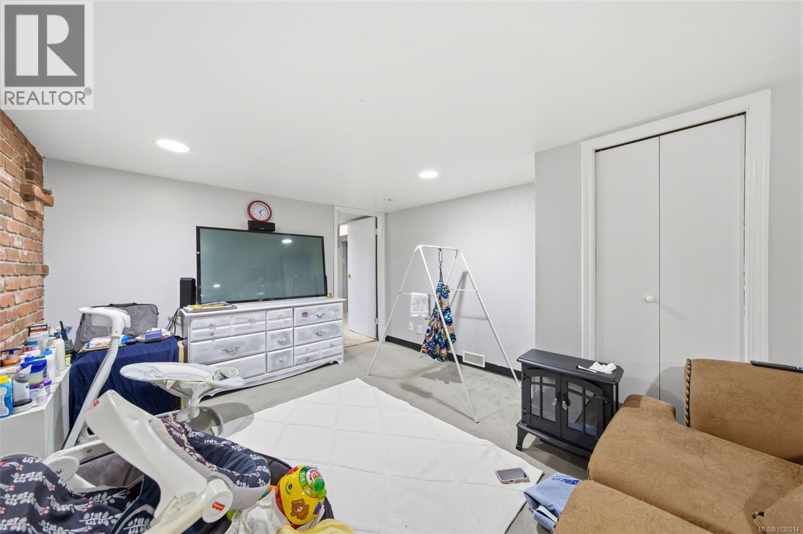  1776 Mckenzie Avenue, Saanich