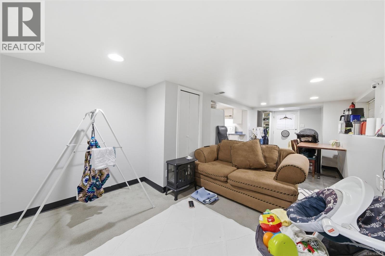  1776 Mckenzie Avenue, Saanich