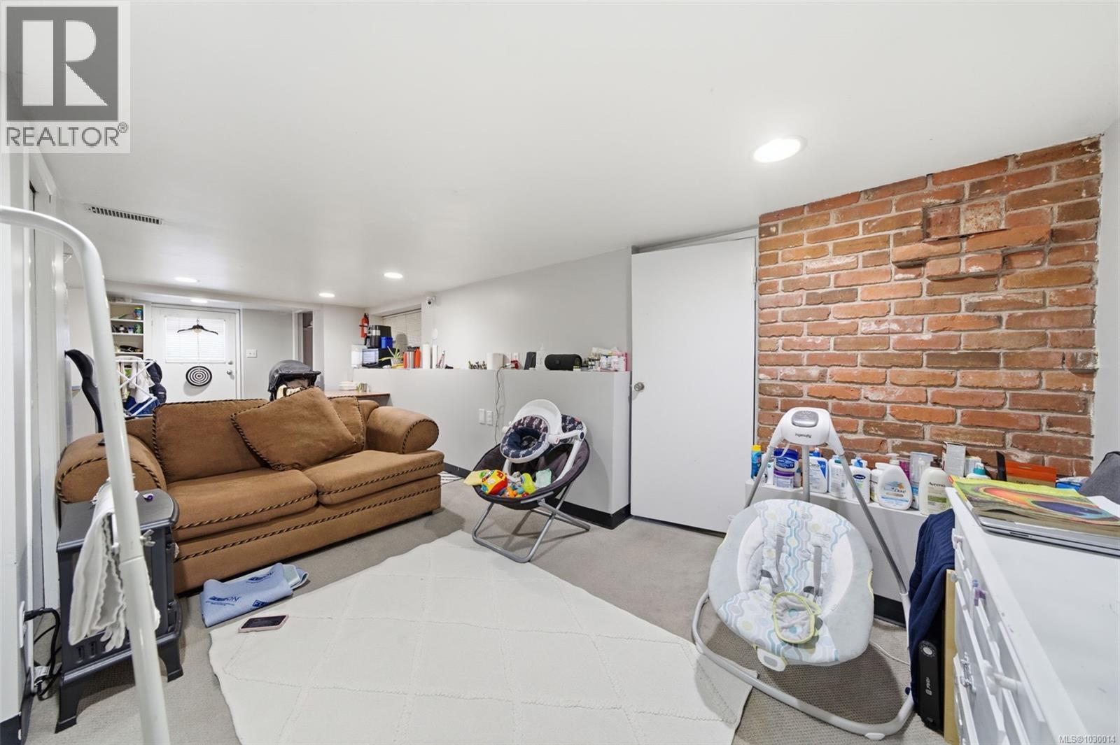  1776 Mckenzie Avenue, Saanich