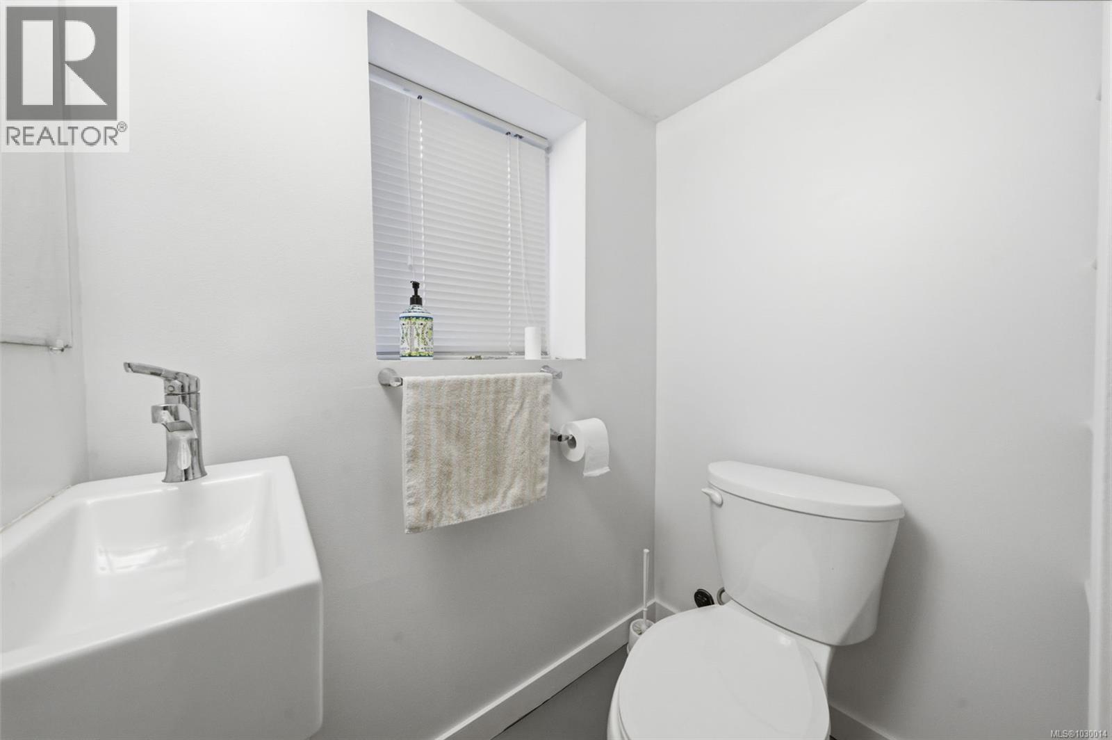  1776 Mckenzie Avenue, Saanich