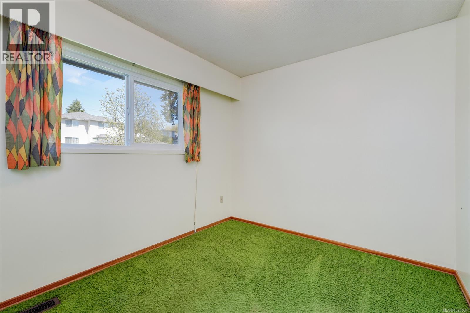  538 Warren Avenue, Saanich