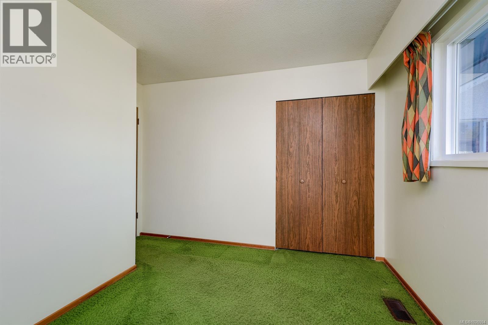  538 Warren Avenue, Saanich