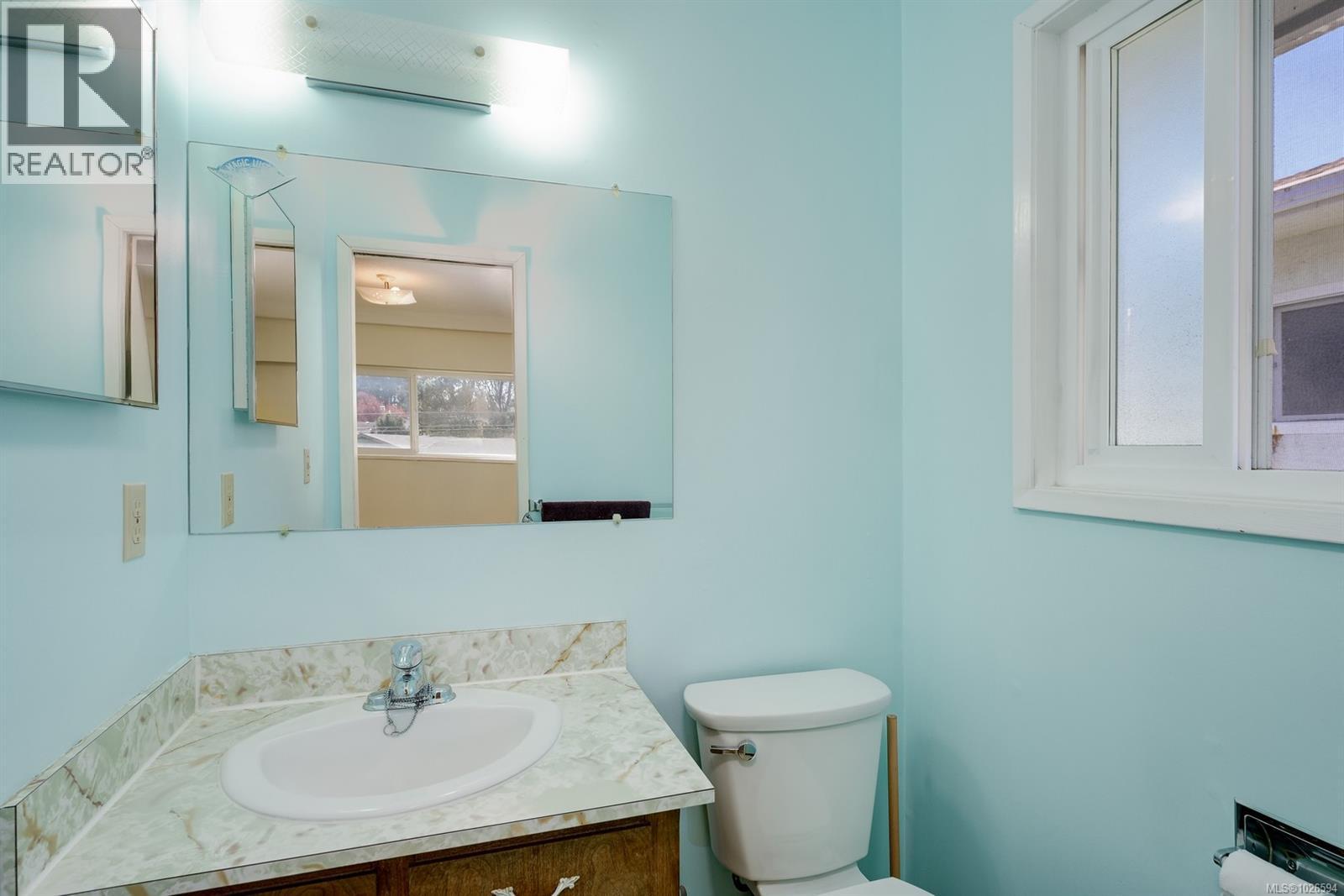  538 Warren Avenue, Saanich