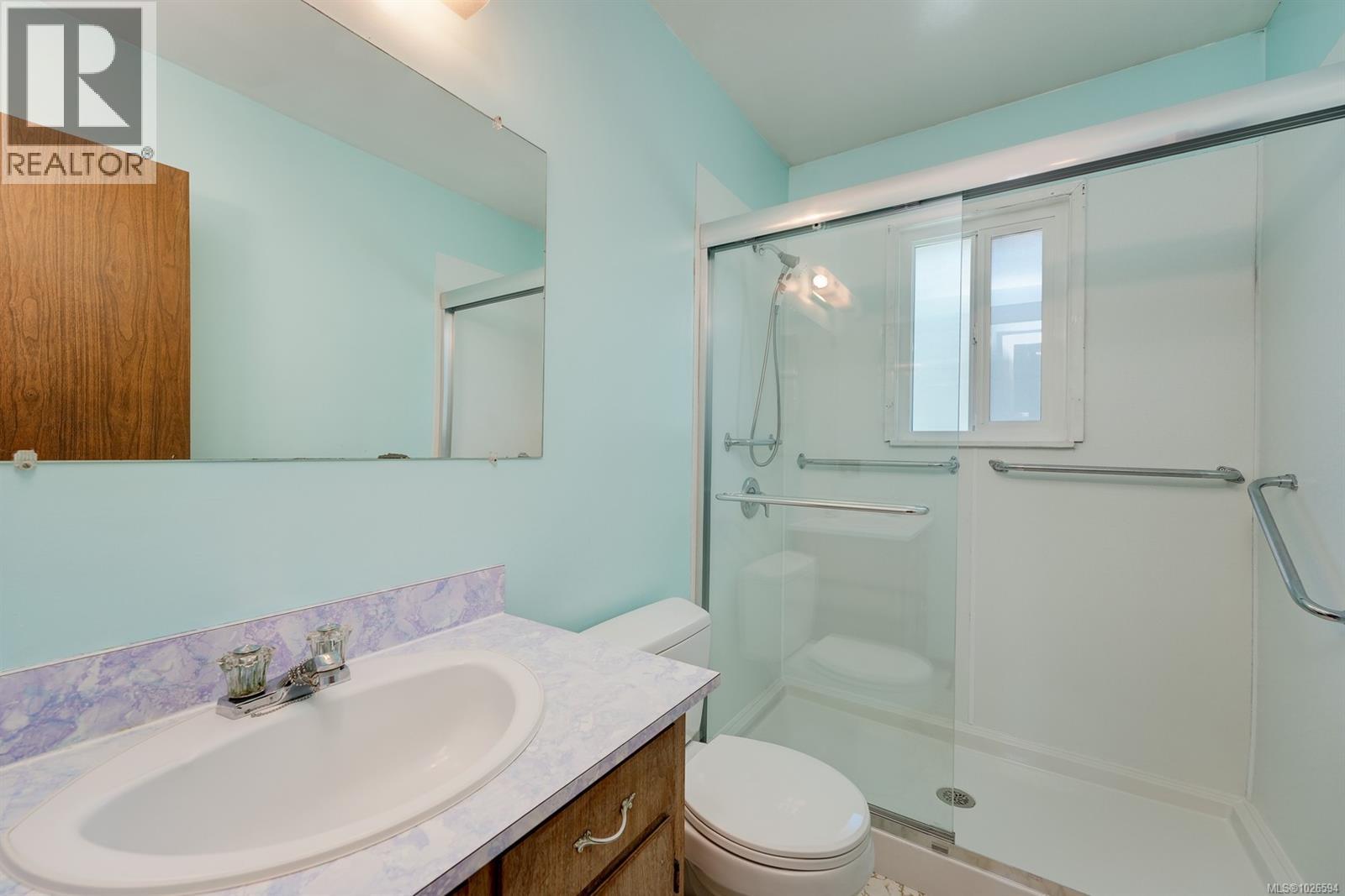  538 Warren Avenue, Saanich