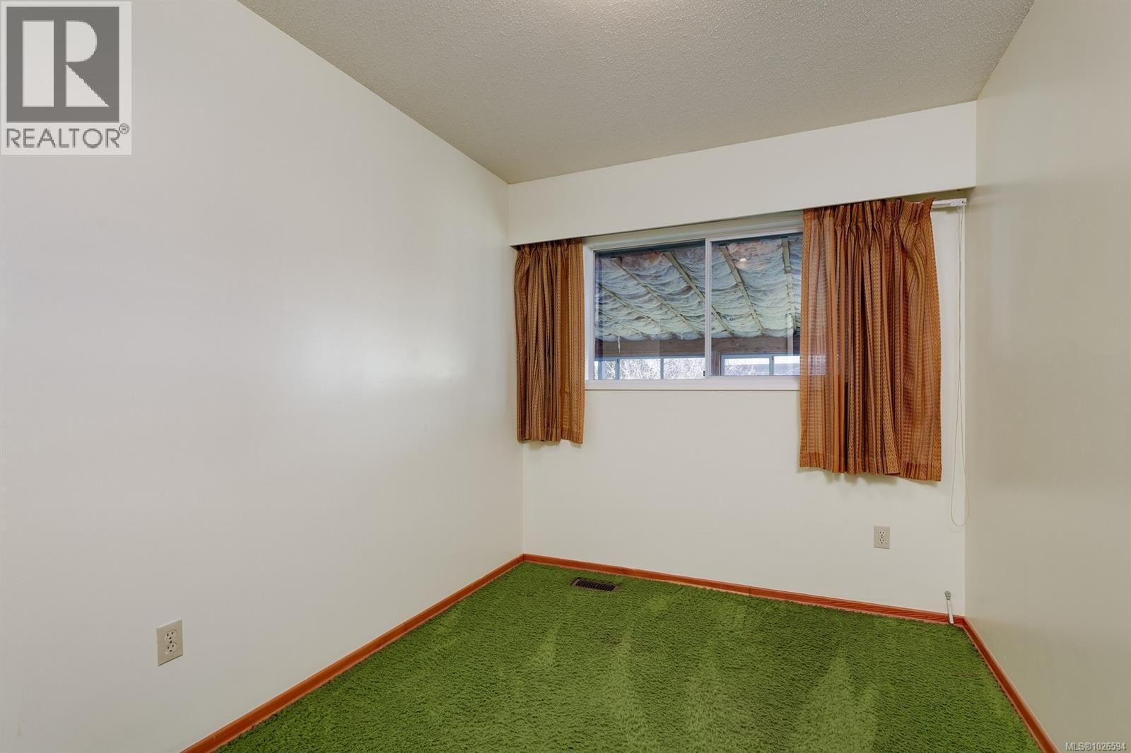  538 Warren Avenue, Saanich