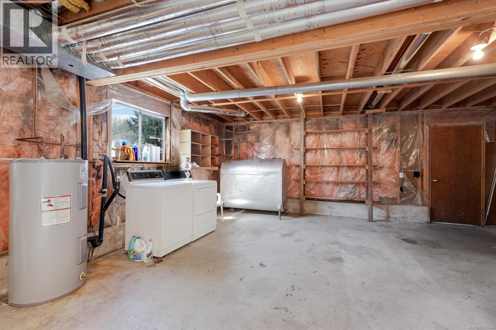  538 Warren Avenue, Saanich