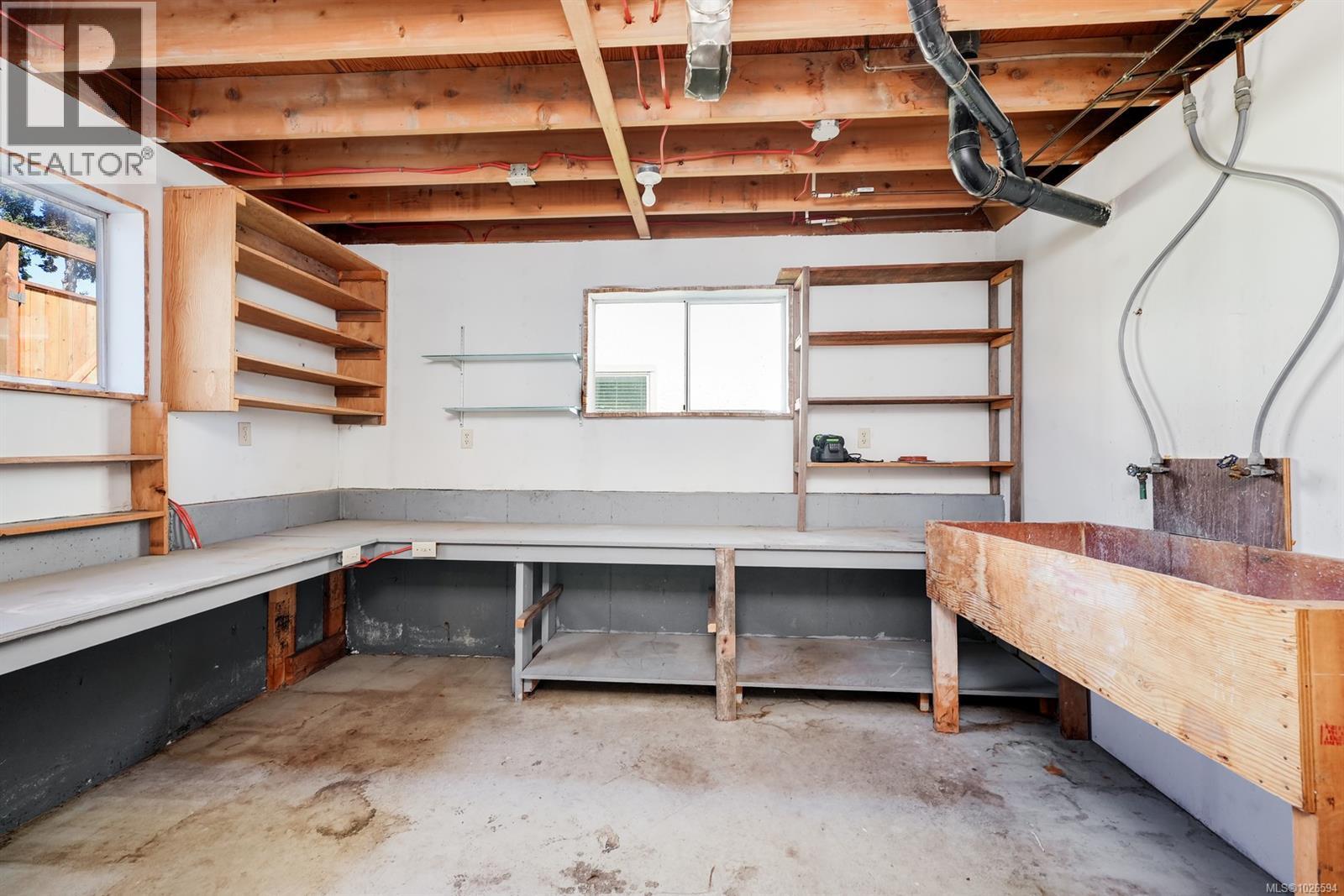  538 Warren Avenue, Saanich