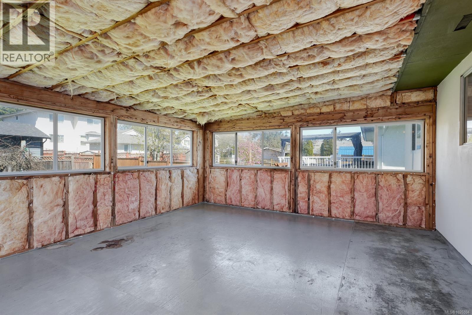  538 Warren Avenue, Saanich