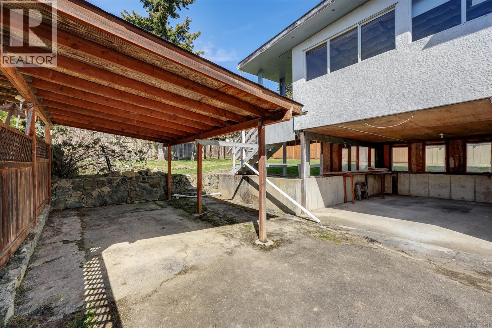  538 Warren Avenue, Saanich