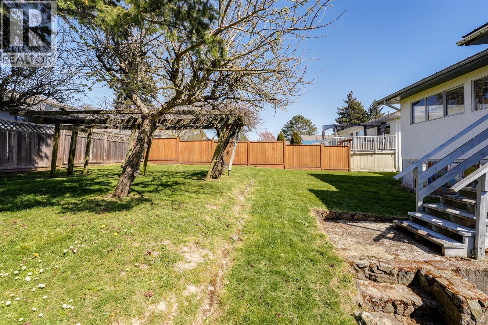  538 Warren Avenue, Saanich