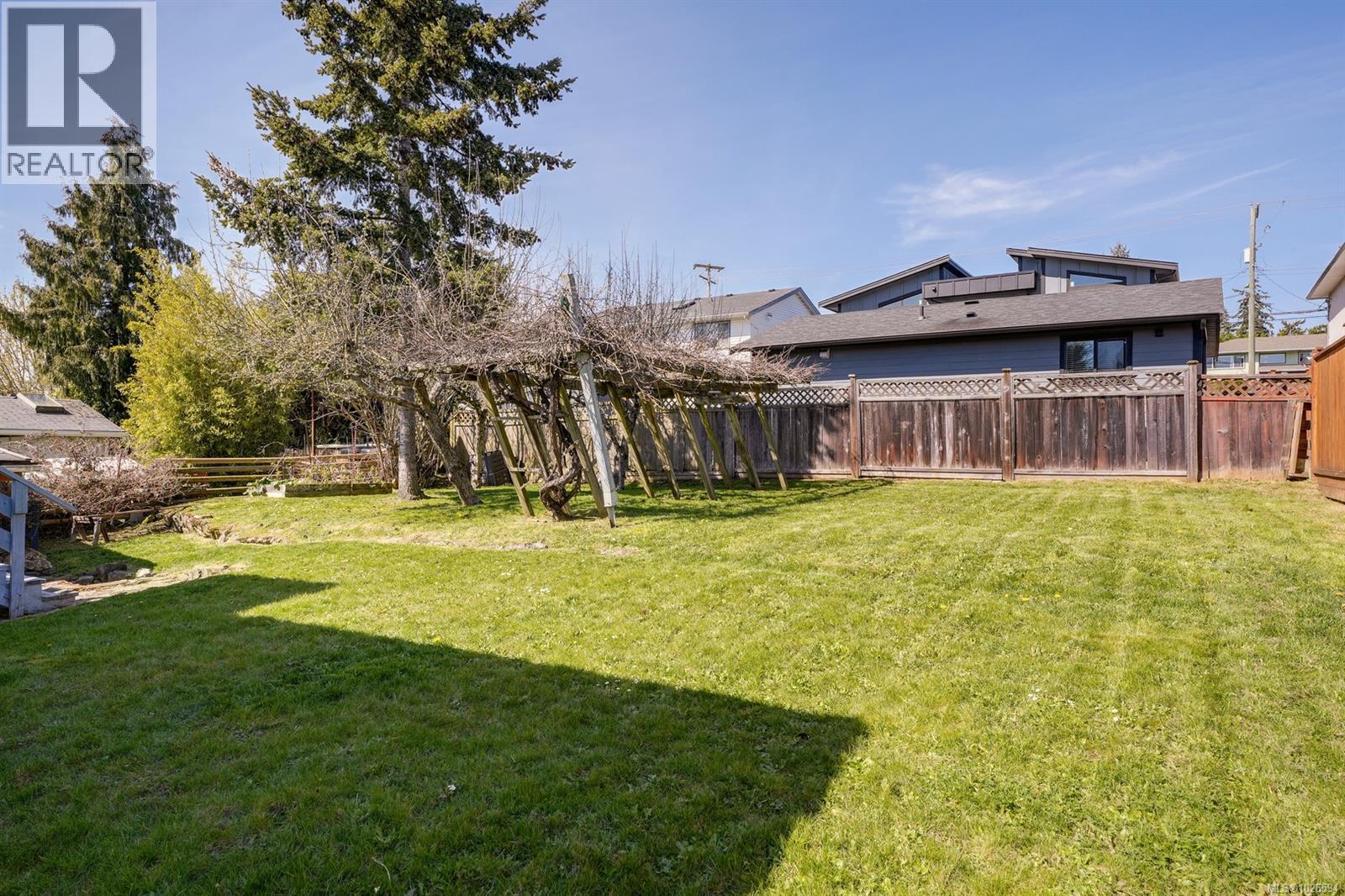  538 Warren Avenue, Saanich