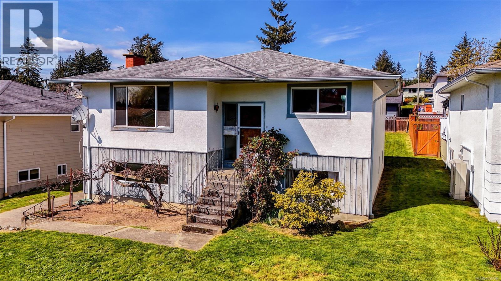  538 Warren Avenue, Saanich