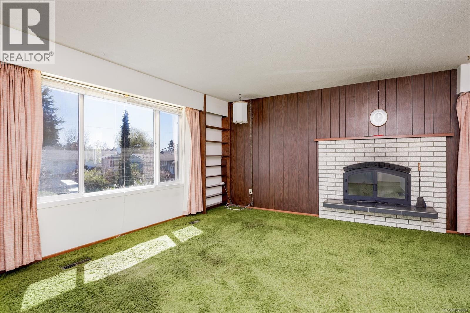  538 Warren Avenue, Saanich