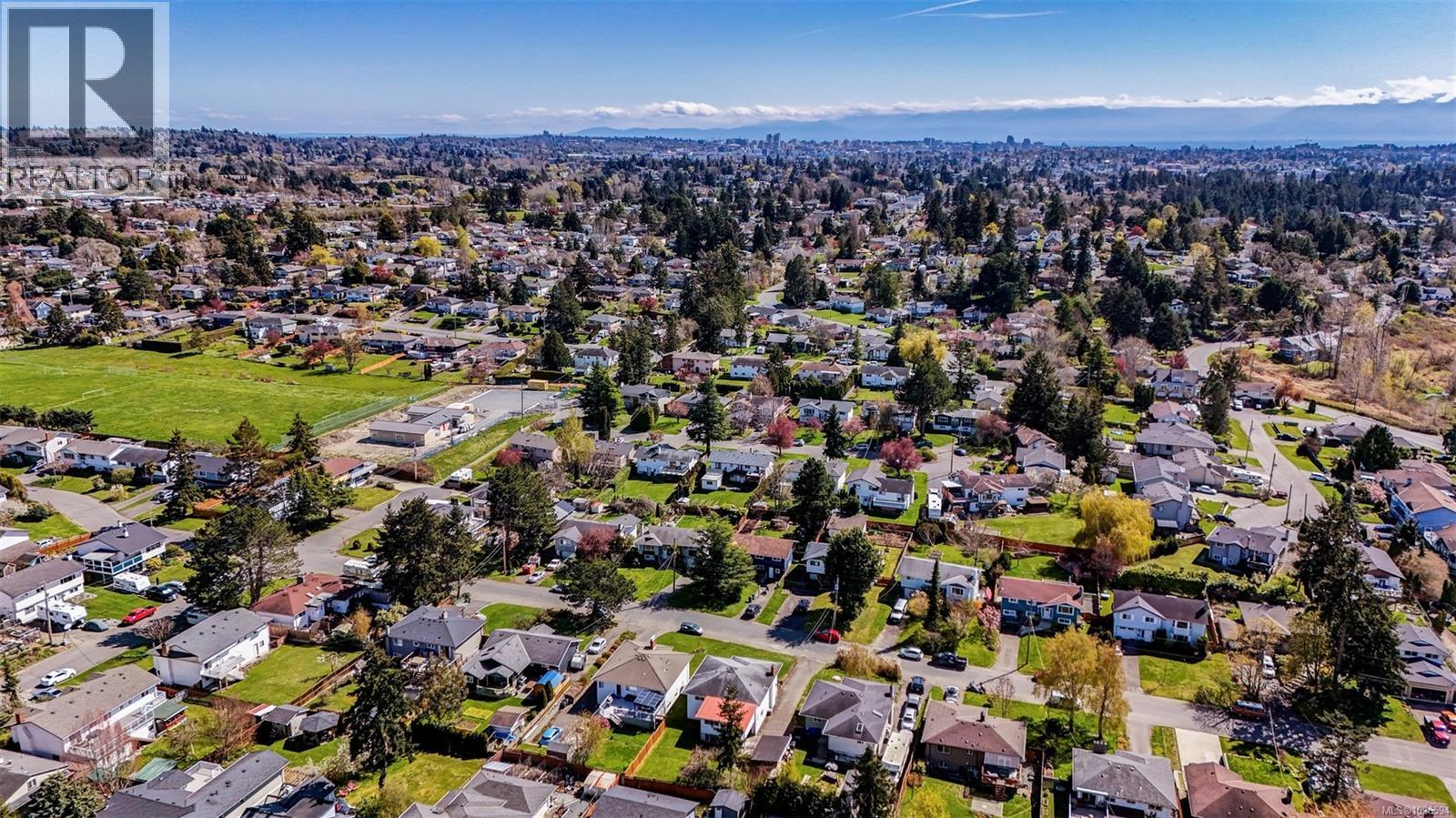  538 Warren Avenue, Saanich