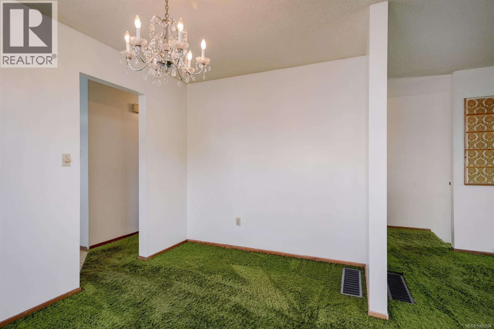  538 Warren Avenue, Saanich