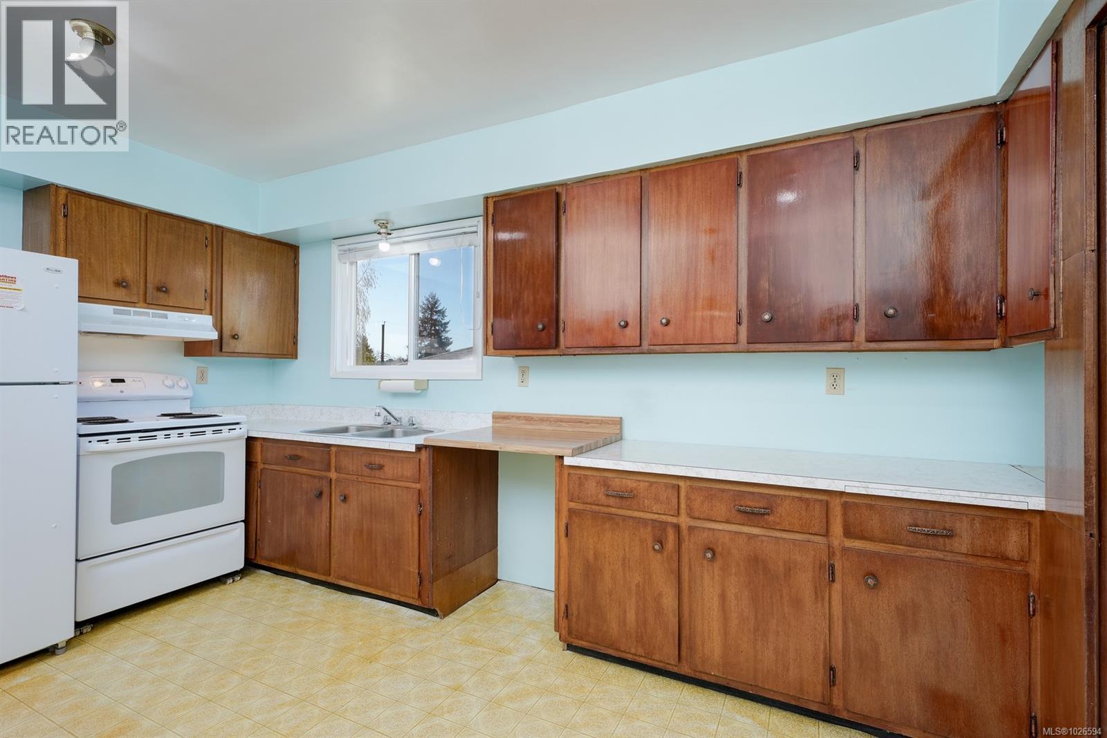  538 Warren Avenue, Saanich