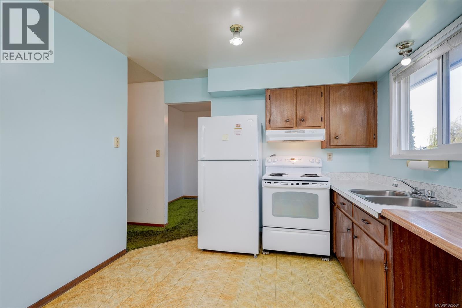  538 Warren Avenue, Saanich