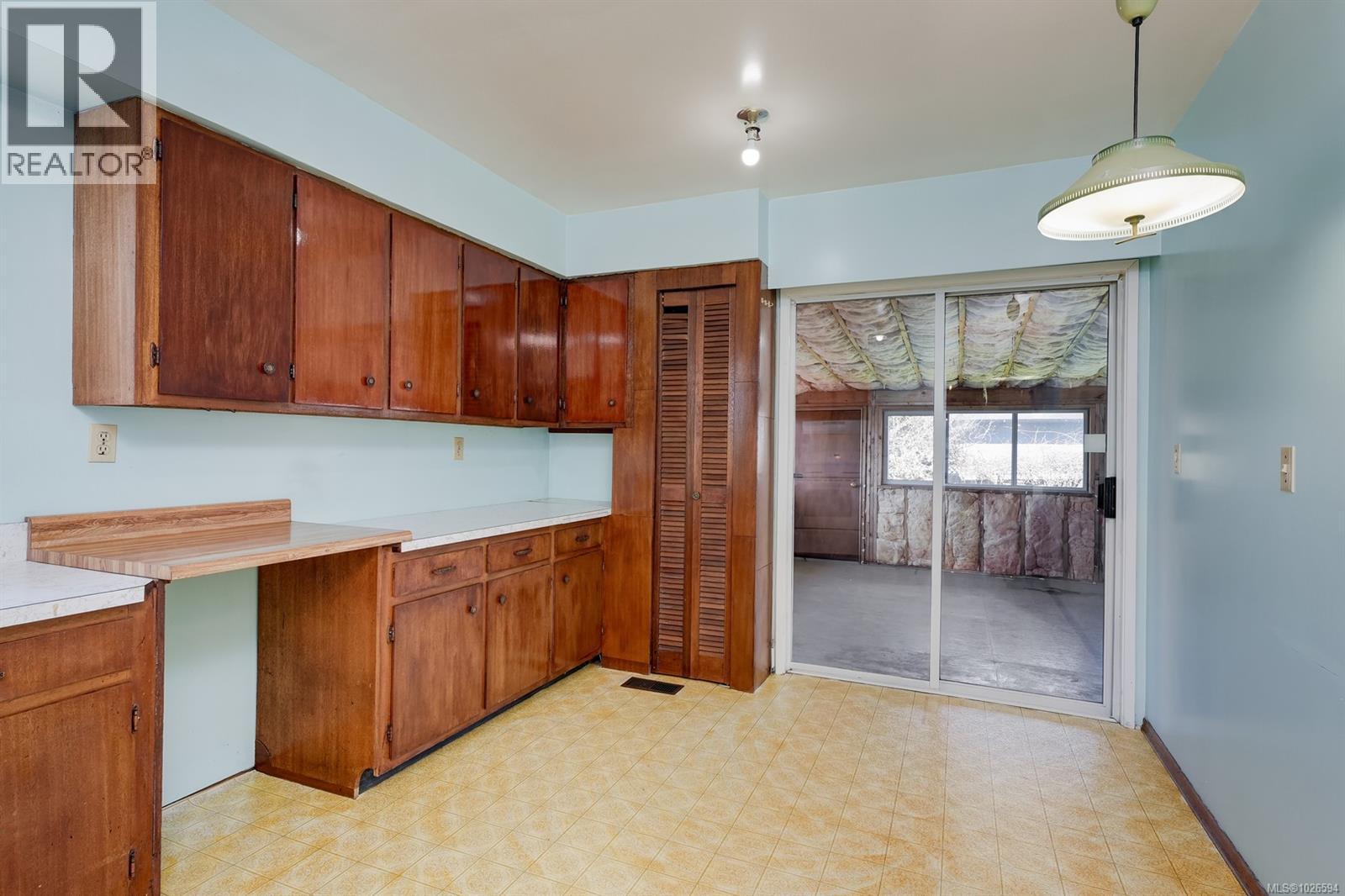  538 Warren Avenue, Saanich