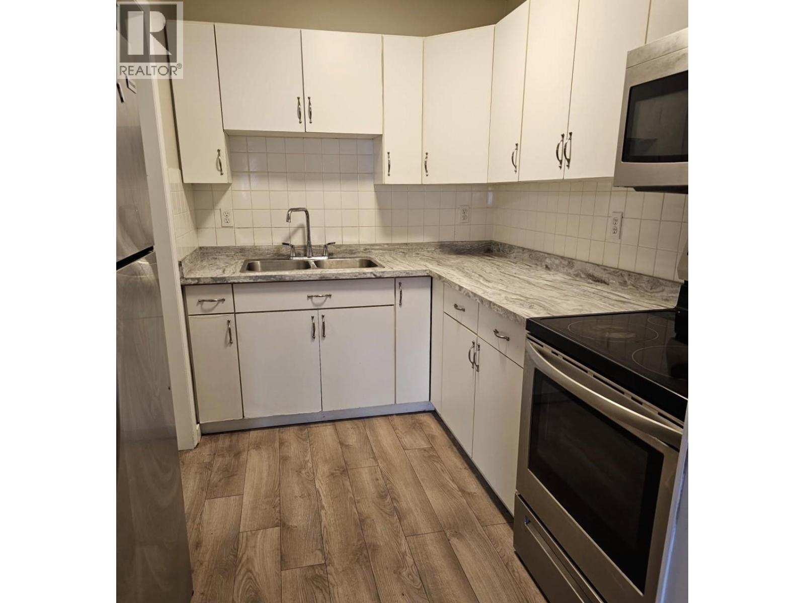 #54 1435 SUMMIT DRIVE - 17