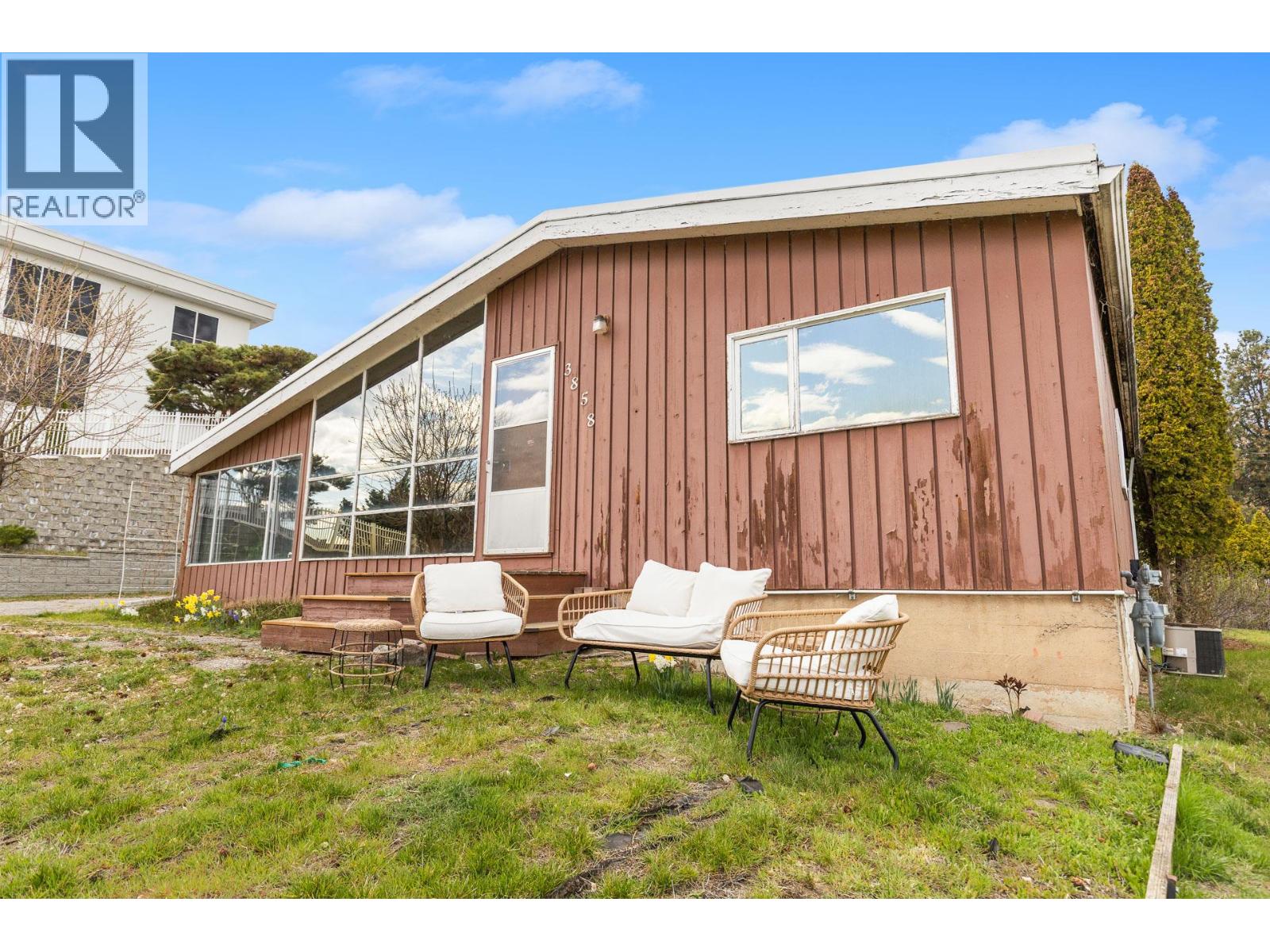  3858 Angus Drive, West Kelowna