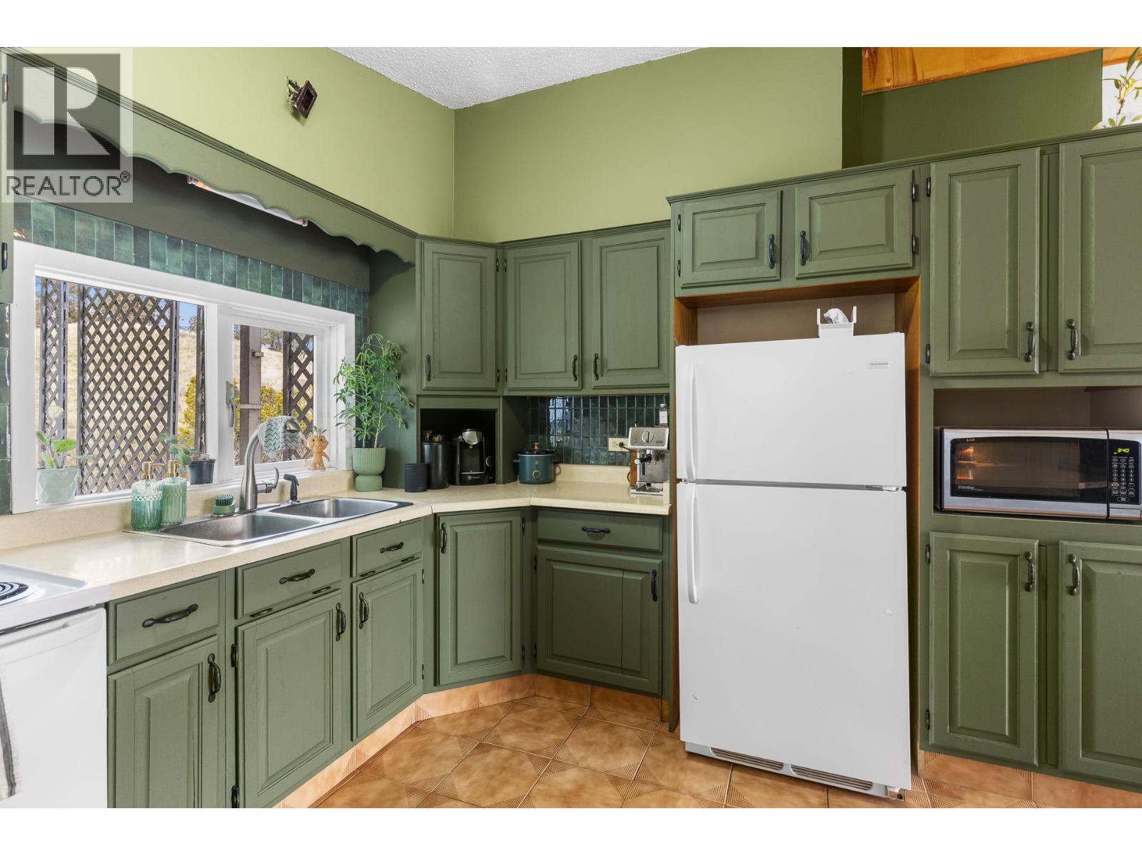  3858 Angus Drive, West Kelowna