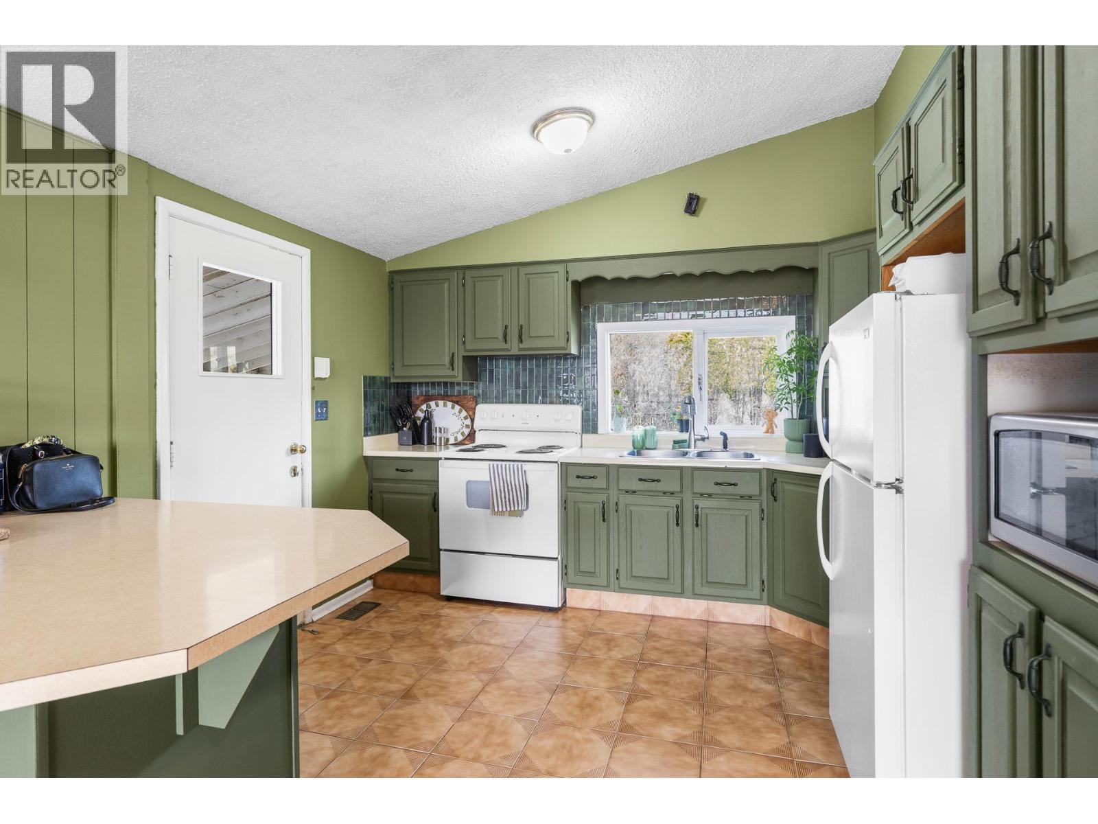  3858 Angus Drive, West Kelowna