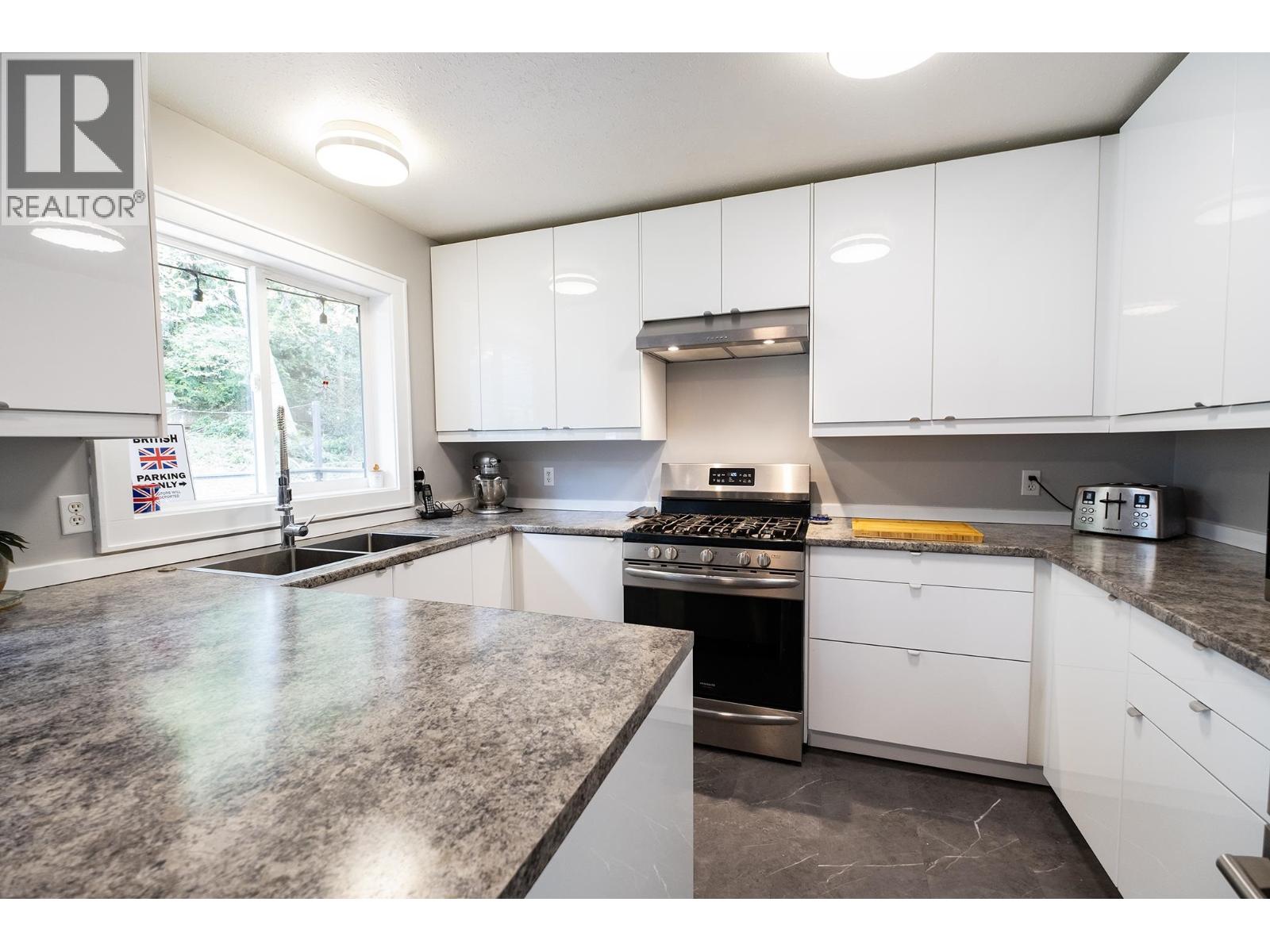 5930 SHOAL WAY, Sechelt