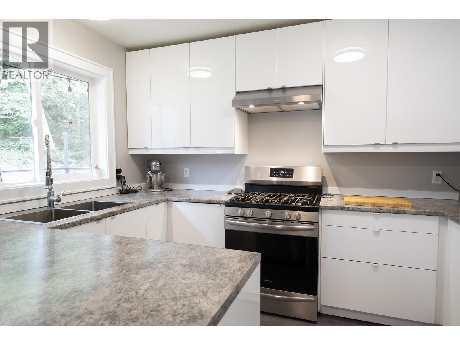 5930 SHOAL WAY, Sechelt