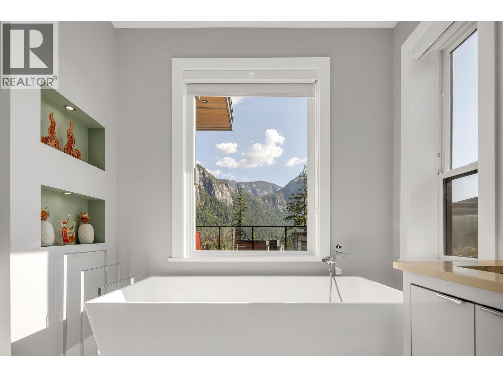 2213 WINDSAIL PLACE, Squamish