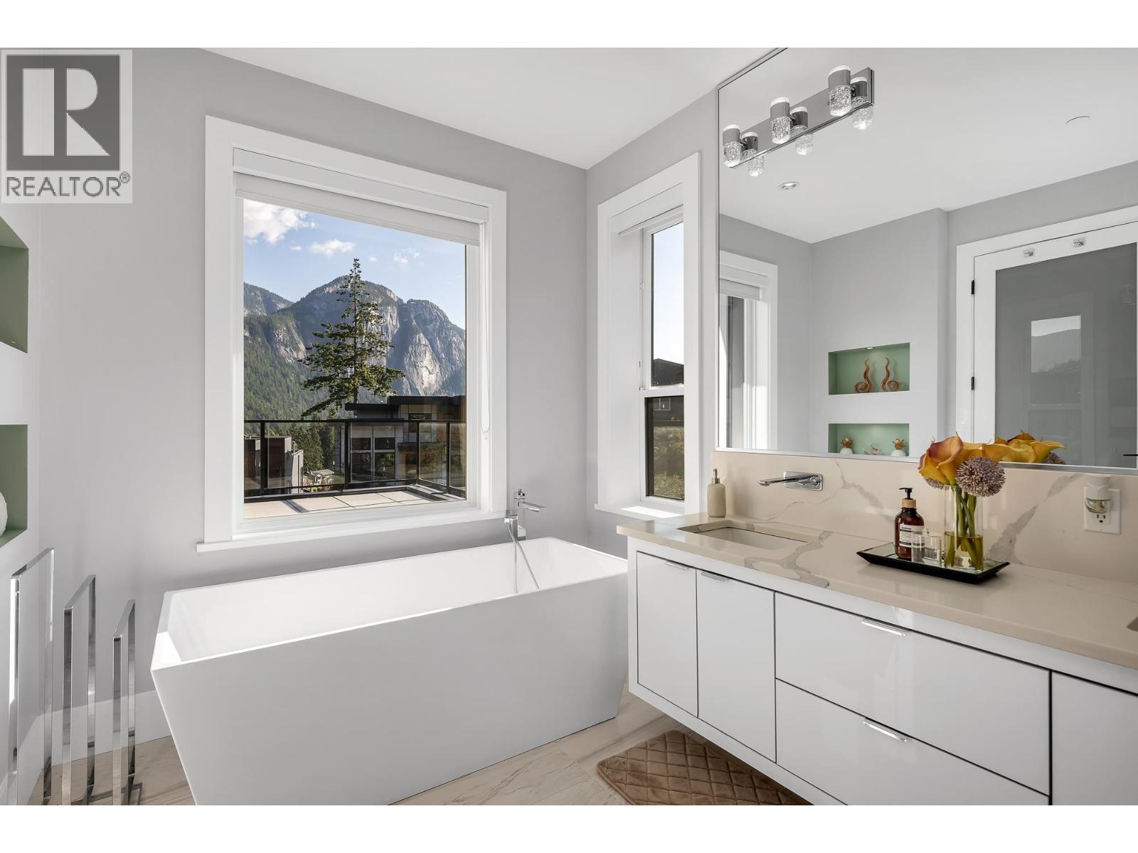 2213 WINDSAIL PLACE, Squamish