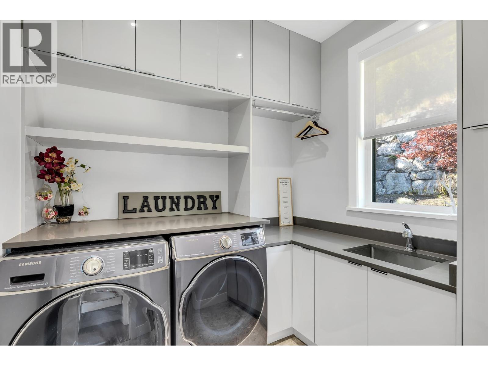 2213 WINDSAIL PLACE, Squamish