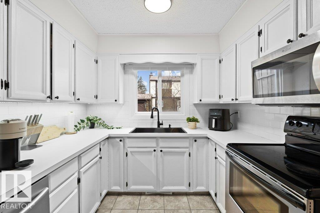 7021 32 AV NW, Edmonton