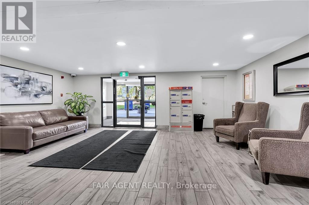 #410 931 WONDERLAND ROAD S - 10