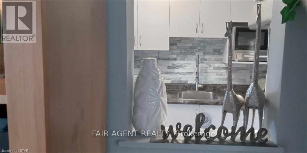 #410 931 WONDERLAND ROAD S - 18