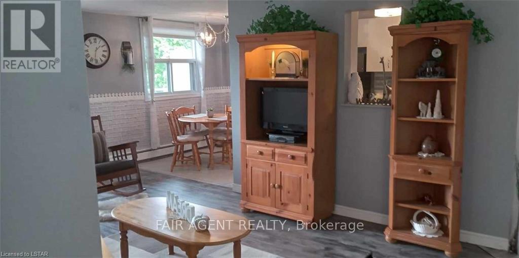 #410 931 WONDERLAND ROAD S - 21
