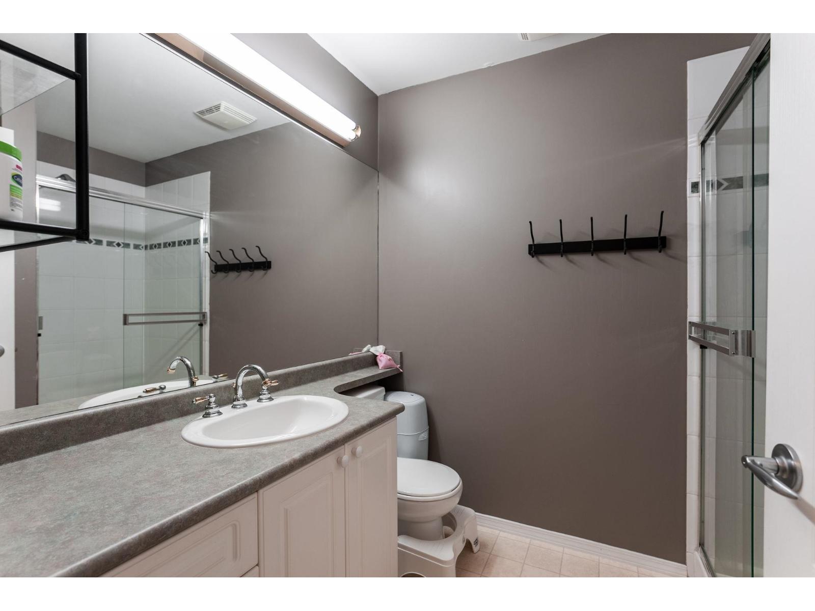 312 15220 GUILDFORD DRIVE, Surrey