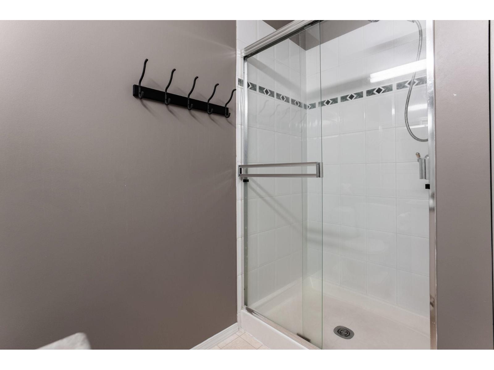 312 15220 GUILDFORD DRIVE, Surrey