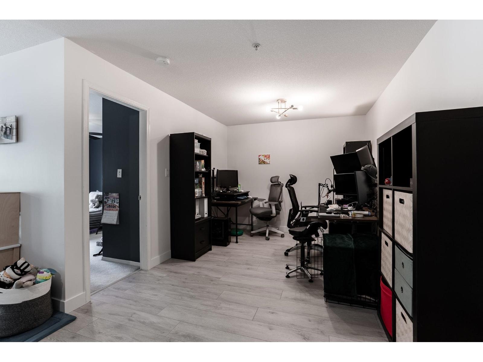 312 15220 GUILDFORD DRIVE, Surrey