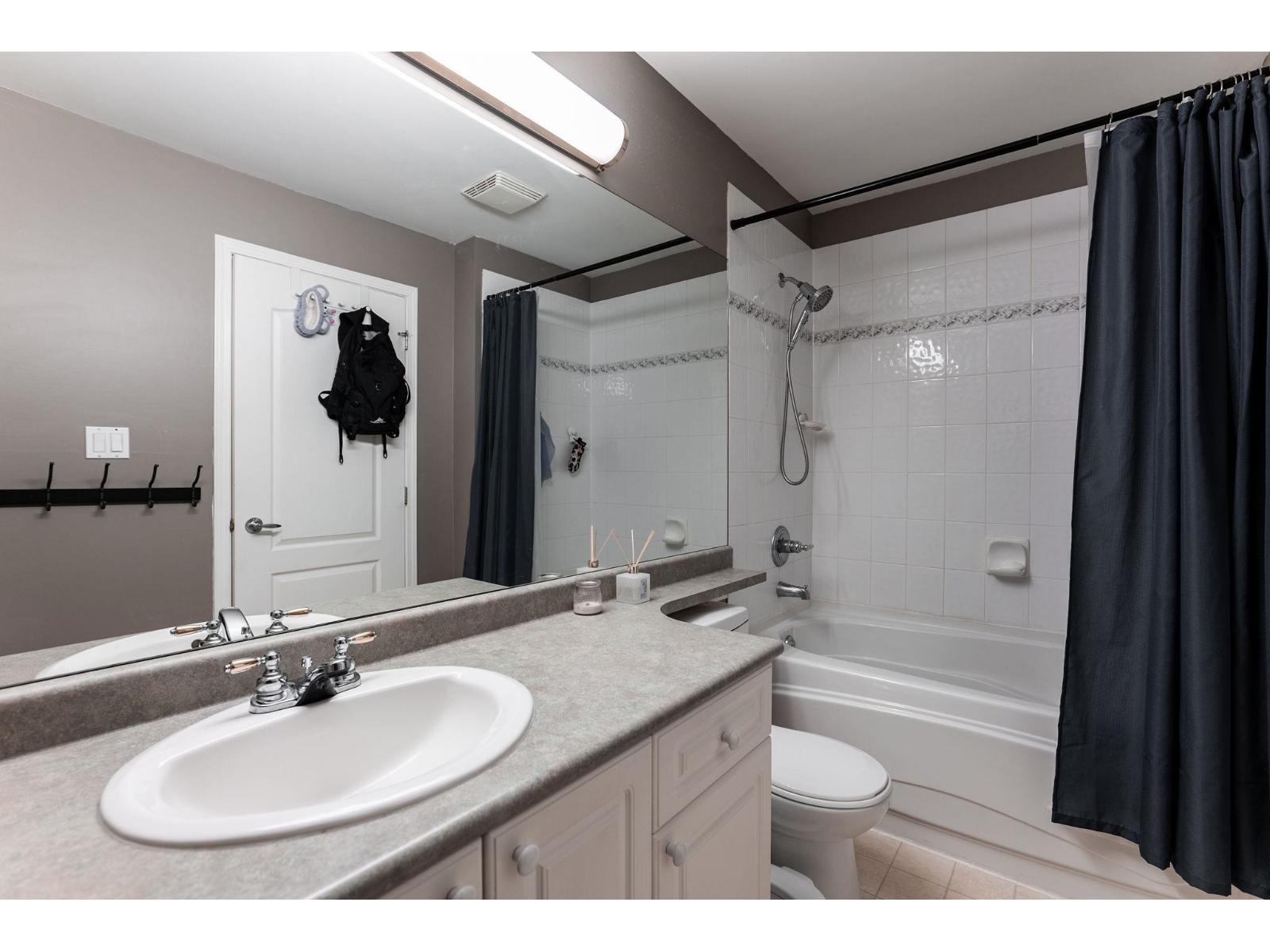 312 15220 GUILDFORD DRIVE, Surrey