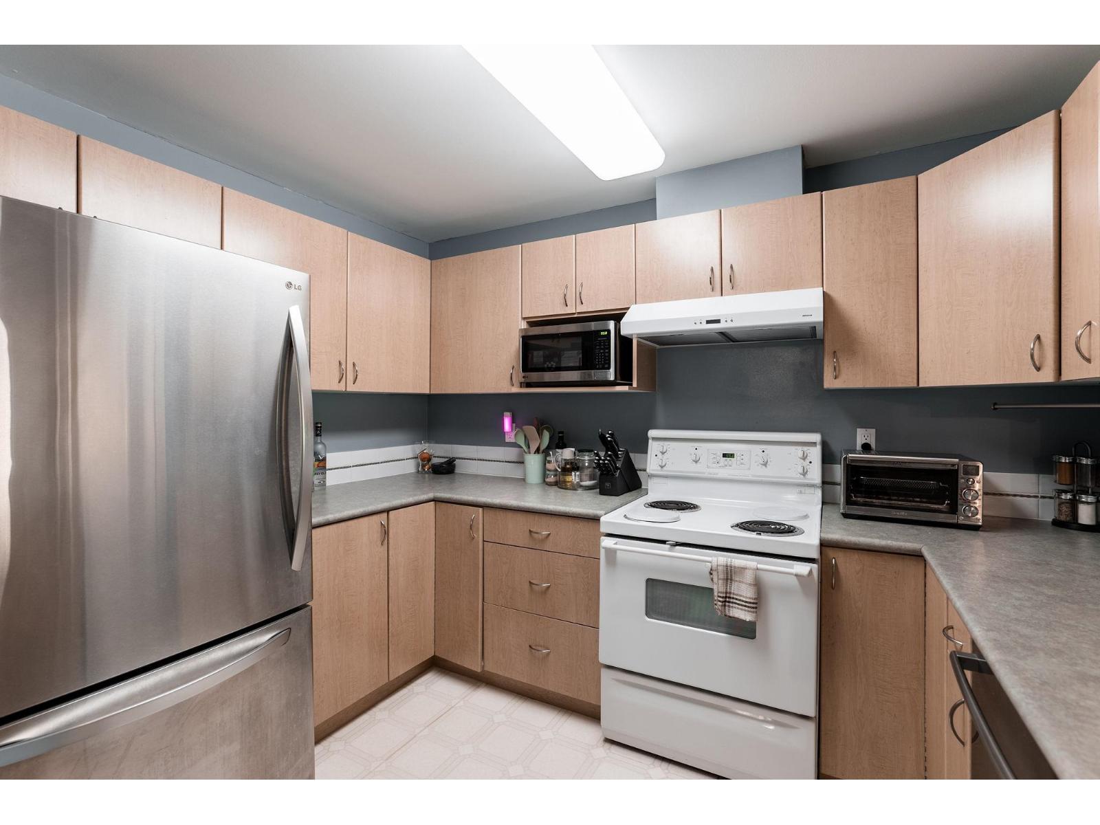 312 15220 GUILDFORD DRIVE, Surrey