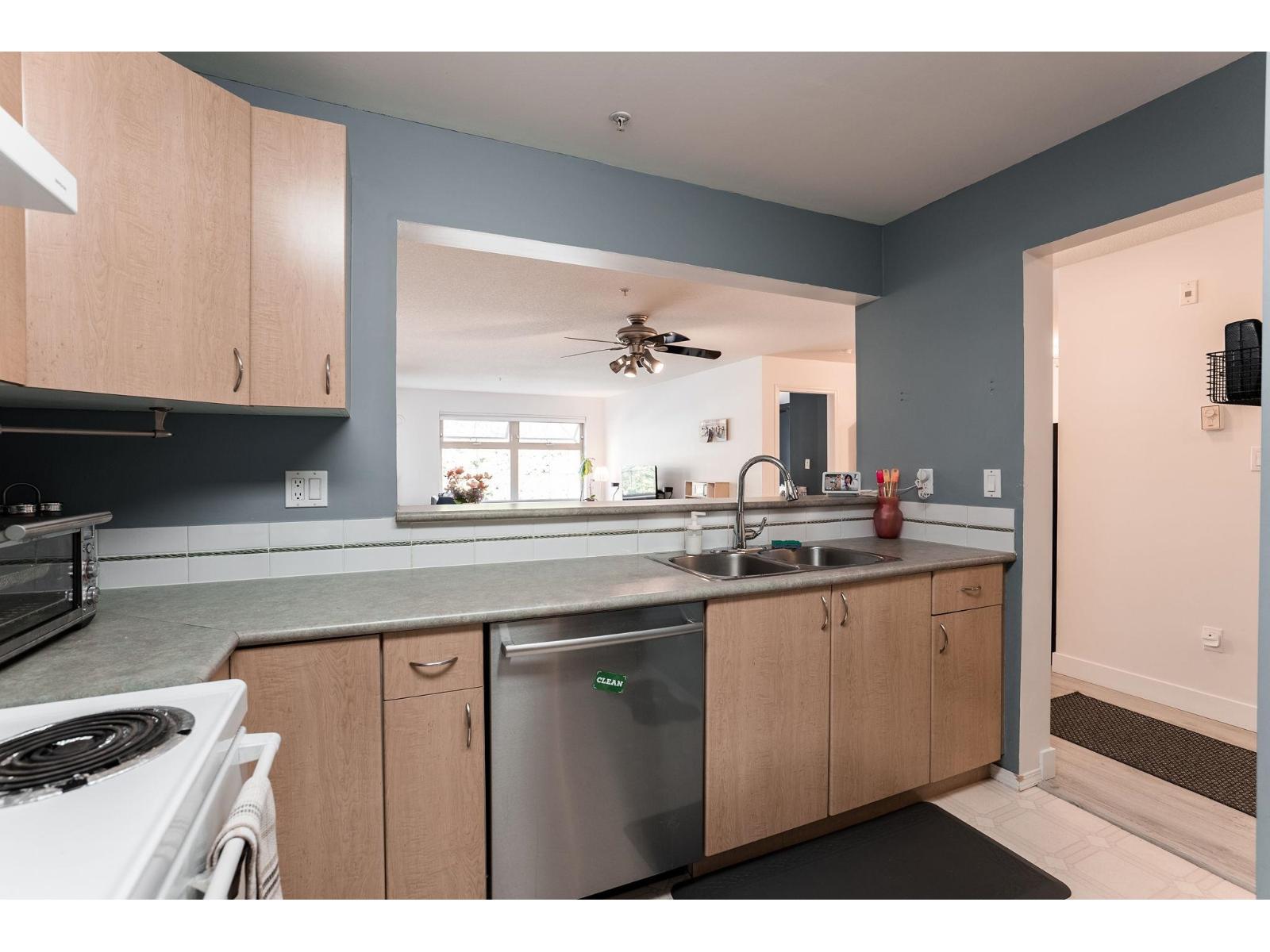 312 15220 GUILDFORD DRIVE, Surrey