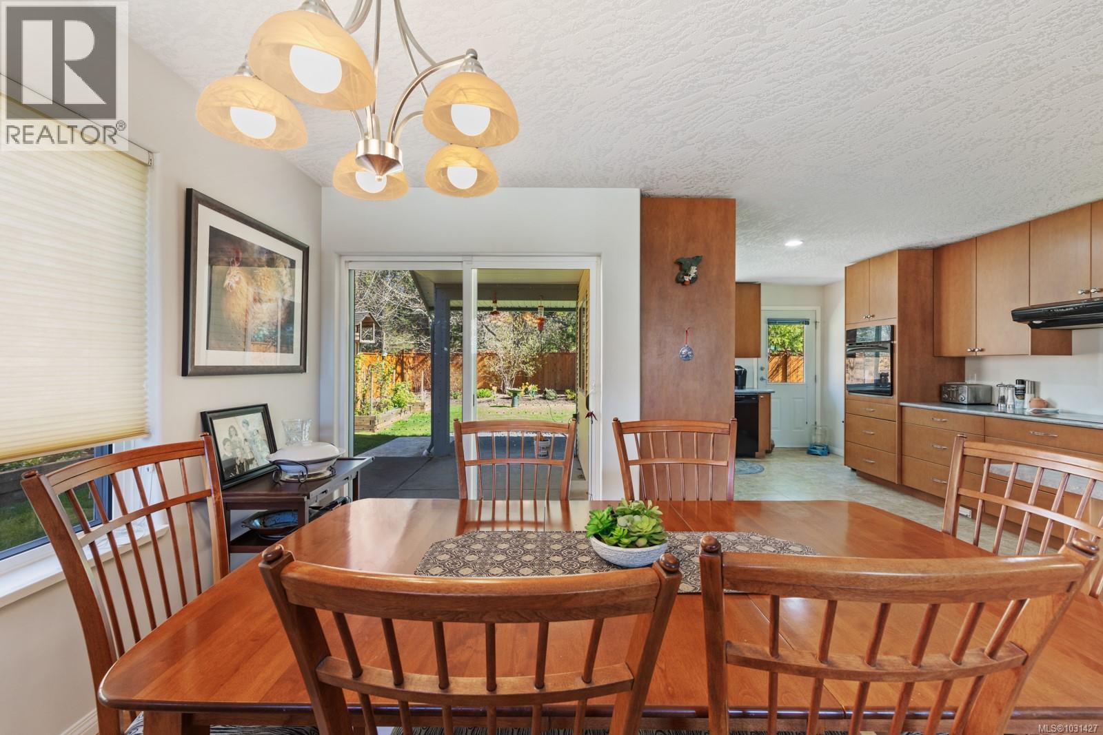 1474 RIDGEMOUNT DR - 27